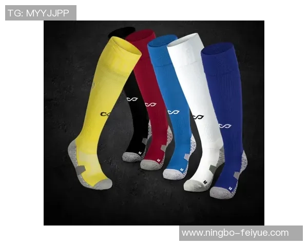 足球装备选购指南：如何选择适合的高性能球袜提升比赛表现